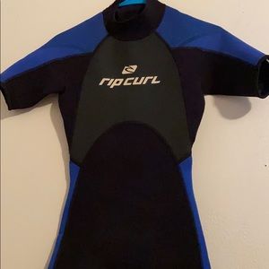 Men’s short sleeves and short wetsuit.